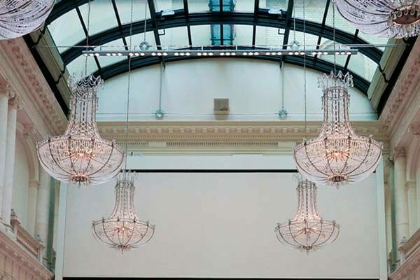 Spirit Yoga im historischen Ballsaal es Hotel de Rome